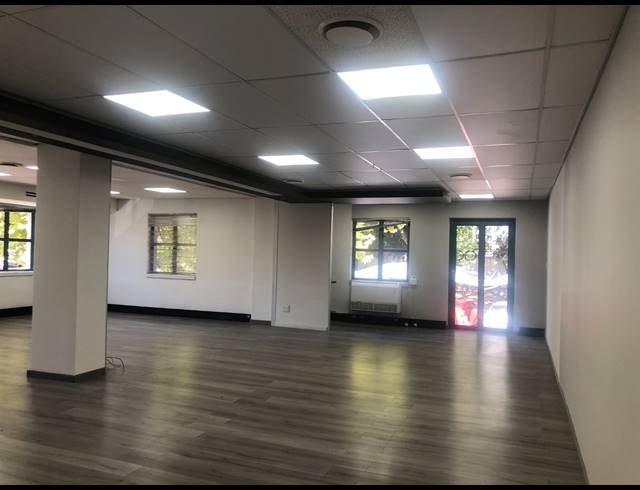 188M² OFFICE TO LET IN HYDE PARK